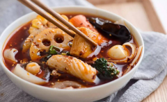 知名麻辣燙出現(xiàn)食品安全問題，如何保障吃的安全？